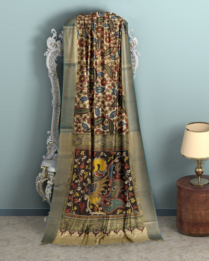 ساري كالامكاري حريري متعدد الألوان من بنغالور، مزين بمشاهد أسطورية مرسومة يدويًا، عرض 110 سم، أصله: سري كالاهاستي، الهند، طوله 5.5 متر مع بلوزة - D22841