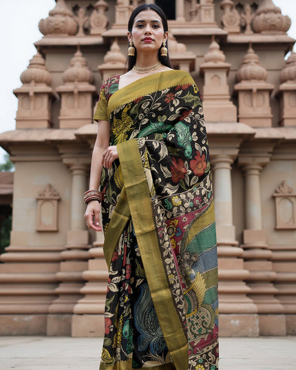 ساري كالامكاري حريري أسود من بنغالور، مزين برسومات أسطورية مرسومة يدويًا، عرض 110 سم، أصله: سري كالاهاستي، الهند، طوله 5.5 متر مع بلوزة - D22847