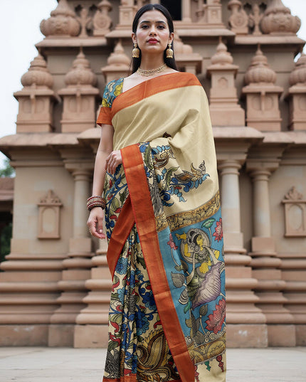 ساري كالامكاري حريري من بنغالور بلون كريمي عاجي مع تصميمات رائعة مرسومة يدويًا، عرض 110 سم، أصله: سري كالاهاستي، الهند، طوله 5.5 متر مع قطعة بلوزة - D22849