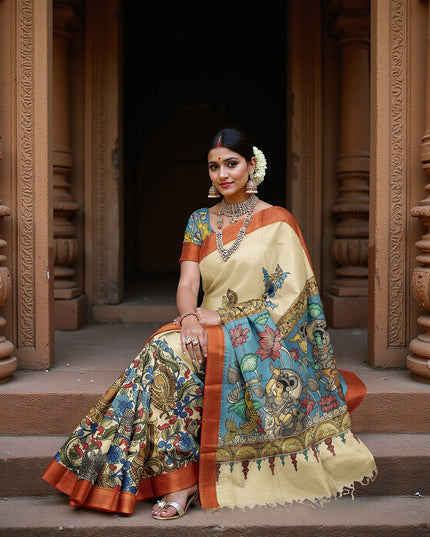 ساري كالامكاري حريري من بنغالور بلون كريمي عاجي مع تصميمات رائعة مرسومة يدويًا، عرض 110 سم، أصله: سري كالاهاستي، الهند، طوله 5.5 متر مع قطعة بلوزة - D22849