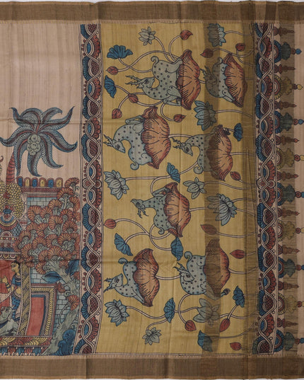 ساري كالامكاري حريري توسار بني ترابي مع زخارف أسطورية مرسومة يدويًا، عرض 110 سم، أصله: سري كالاهاستي، الهند، طوله 5.5 متر مع قطعة بلوزة - D22853