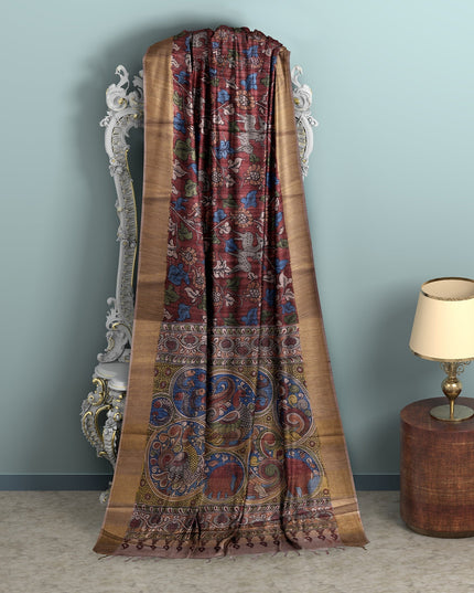 ساري كالامكاري حريري من داستي روز توسار، مزين برسومات أسطورية مرسومة يدويًا، عرض 110 سم، المنشأ: سري كالاهاستي، الهند، طوله 5.5 متر مع بلوزة - D22855