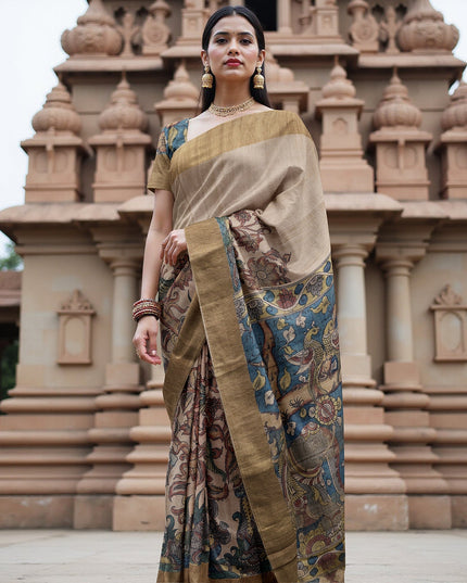 ساري كالامكاري حريري توسار بني موكا مع زخارف أسطورية مرسومة يدويًا، عرض 110 سم، أصله: سري كالاهاستي، الهند، طوله 5.5 متر مع قطعة بلوزة - D22859