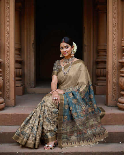 ساري كالامكاري من الحرير التوسار البني الباهت مع رسومات أسطورية مرسومة يدويًا، العرض 110 سم، المنشأ: سري كالاهاستي، الهند، الطول 5.5 متر مع قطعة بلوزة - D22860