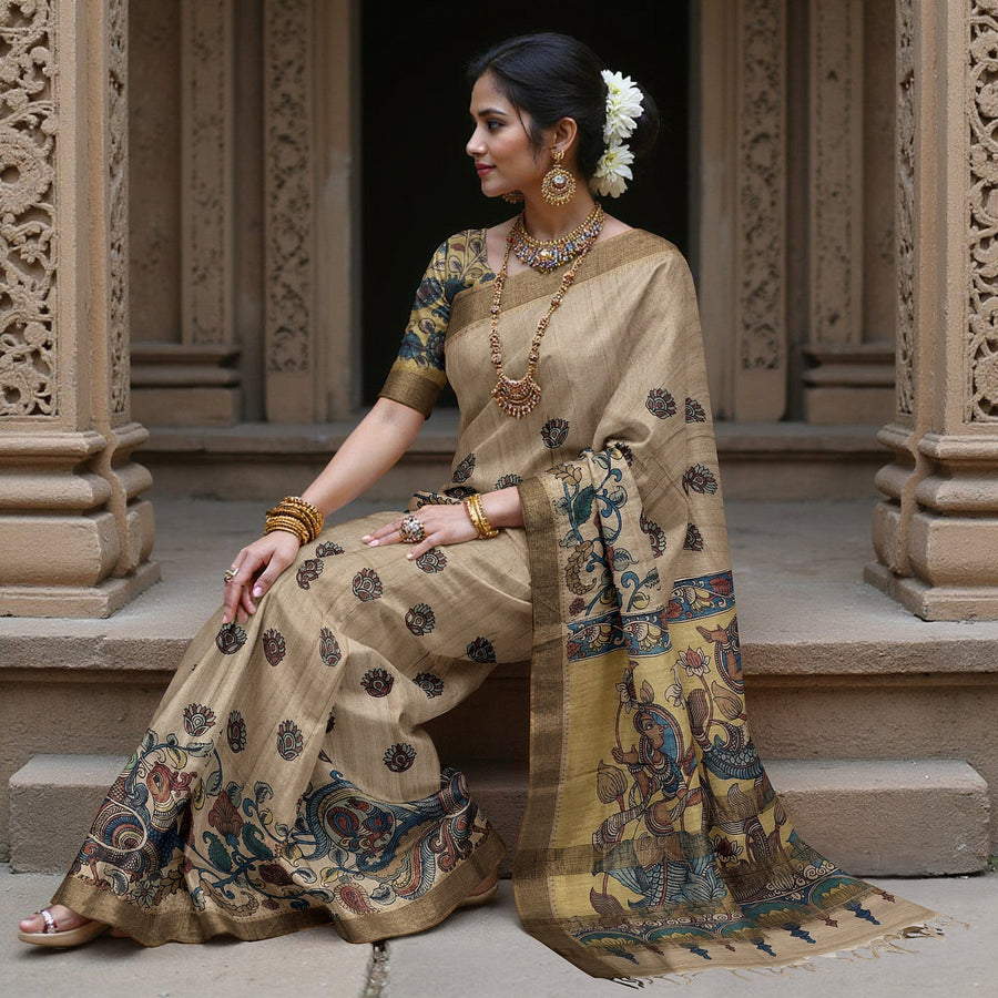 ساري كالامكاري من حرير توسار بني فاتح مزين برسومات أسطورية مرسومة يدويًا، عرض 110 سم، أصله: سري كالاهاستي، الهند، طوله 5.5 متر مع بلوزة - D22861