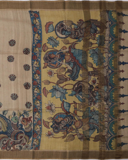 ساري كالامكاري من حرير توسار بني فاتح مزين برسومات أسطورية مرسومة يدويًا، عرض 110 سم، أصله: سري كالاهاستي، الهند، طوله 5.5 متر مع بلوزة - D22861