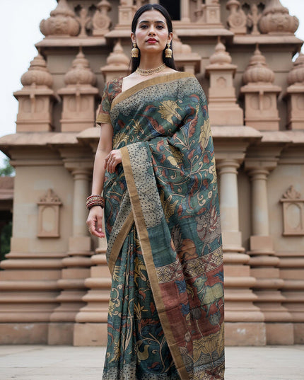 ساري كالامكاري من الحرير التوسار الأزرق الباهت مع رسومات أسطورية مرسومة يدويًا، عرض 110 سم، أصله: سري كالاهاستي، الهند، طوله 5.5 متر مع بلوزة - D22862