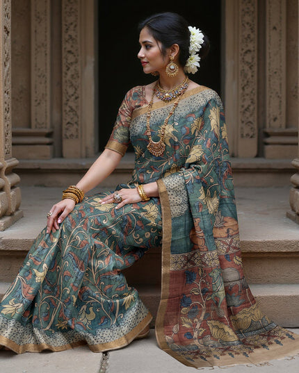 ساري كالامكاري من الحرير التوسار الأزرق الباهت مع رسومات أسطورية مرسومة يدويًا، عرض 110 سم، أصله: سري كالاهاستي، الهند، طوله 5.5 متر مع بلوزة - D22862