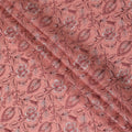قماش قطني مطرز بسحر مرجاني - مرجاني دافئ مع زهور بيضاء، عرض 110 سم -D18754