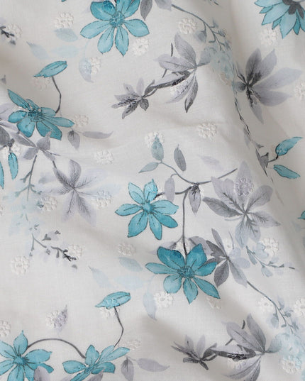 قماش عشبي قطني مطرز بالزهور باللون الأزرق من Cool Breeze، بعرض 110 سم - يباع بالمتر من India-D18865
