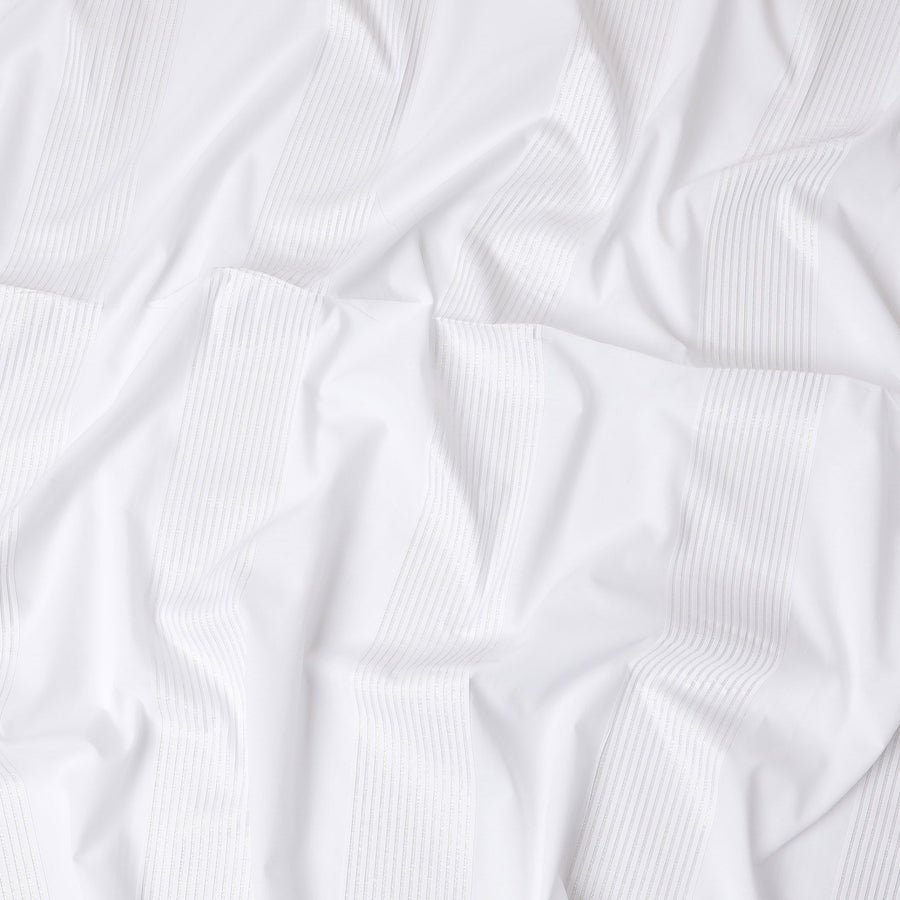 قماش قميص سويسري فاخر 100% قطن - أبيض كلاسيكي مع خطوط ناعمة، عرض 150 سم -D18565