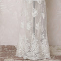 قماش تول نايلون أبيض مع تطريز بنفس اللون وخرز بتصميم فاخر -D15951
