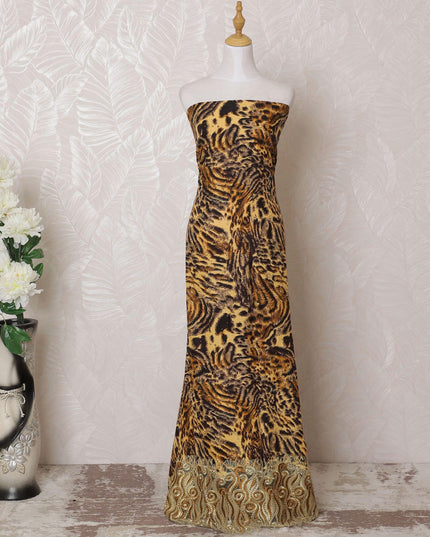 قماش قطني مخلوط باللون الذهبي الفاتح مع طباعة بني موكا وأسود مع تطريز ذهبي وأعمال حجرية بتصميم تجريدي-D16077