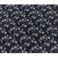 قماش كريب صناعي باللون الأزرق الداكن مع مطبوعات رقمية باللون الأبيض والأخضر الفاتح والأحمر بتصميم الأزهار-D15769