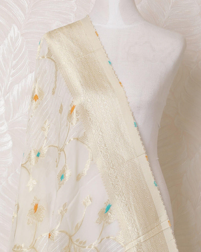 دوباتا الأورجانزا الاصطناعية الفاخرة باللون الأبيض الفاتح مع جاكار متعدد الألوان وذهبي معدني بتصميم زهور-D15930
