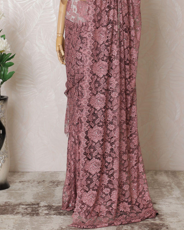 وردي مرجاني، أسود، ساري دانتيل شانتيلي فرنسي نقي ممتاز بلونين مع عمل حجري بتصميم زهور-D16306