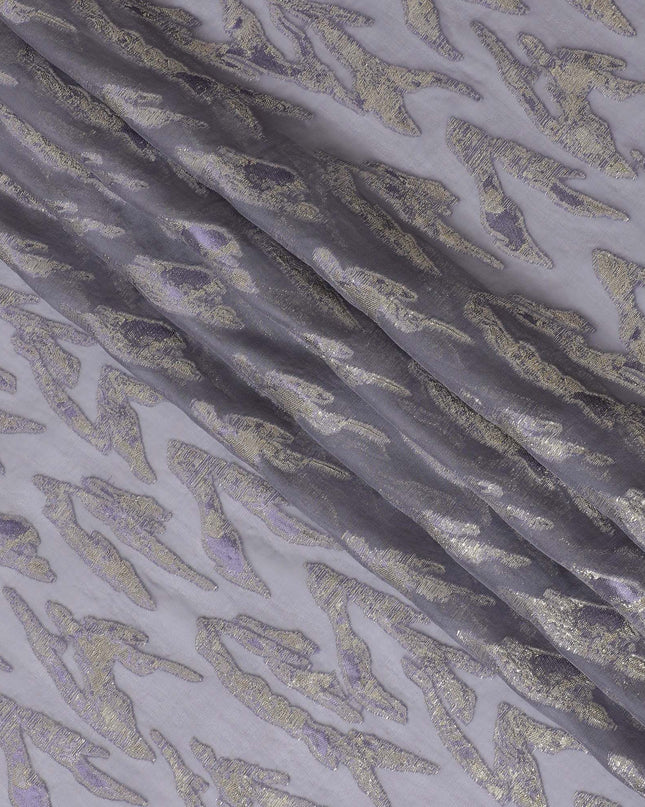 قماش شيفون من الحرير الخالص باللون الرمادي المميز مع لوريكس ذهبي معدني بتصميم تجريدي-D16876