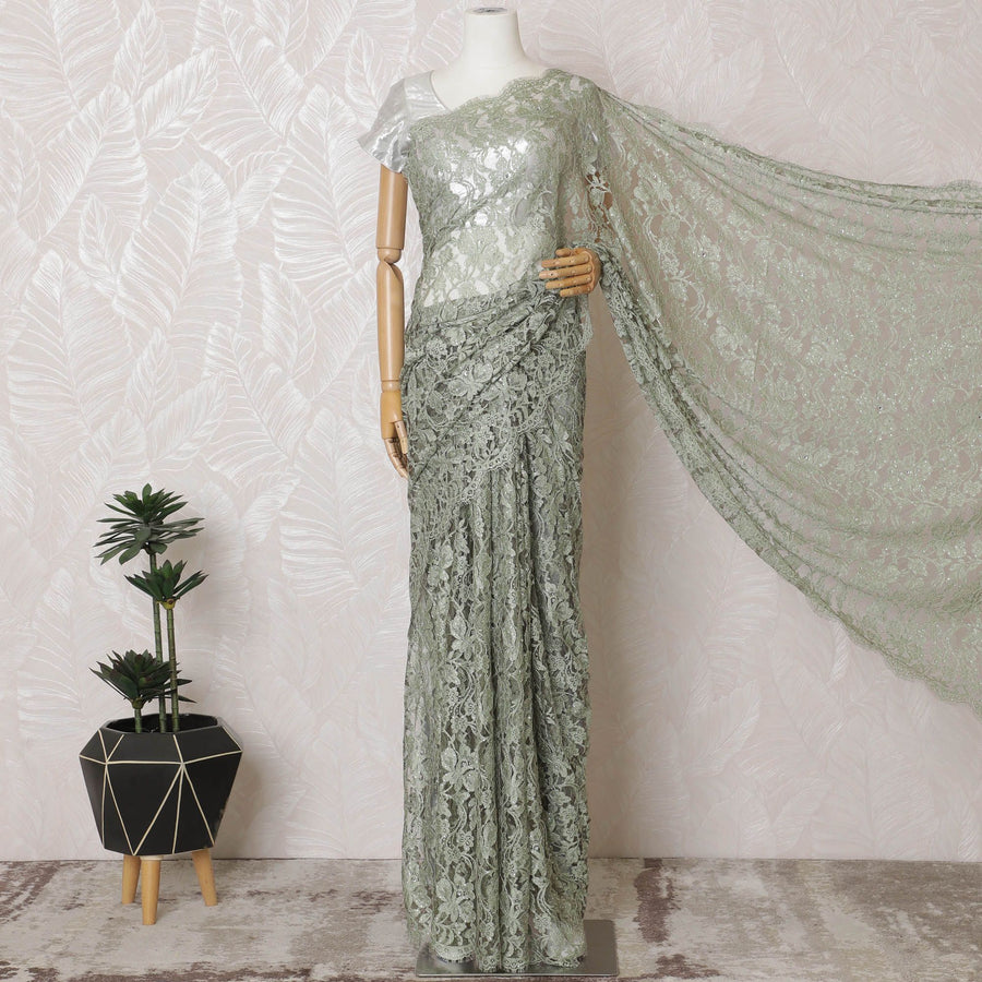 ساري من الدانتيل شانتيلي باللون الأخضر الزيتوني الفاخر الفرنسي النقي بلونين مع عمل حجري بتصميم الأزهار-D16890