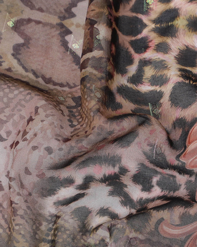 قماش فوال قطني باللون البني والأحمر القرميدي مع طباعة بنية في تصميم سلك مشبك - D17391 (1.55 متر)