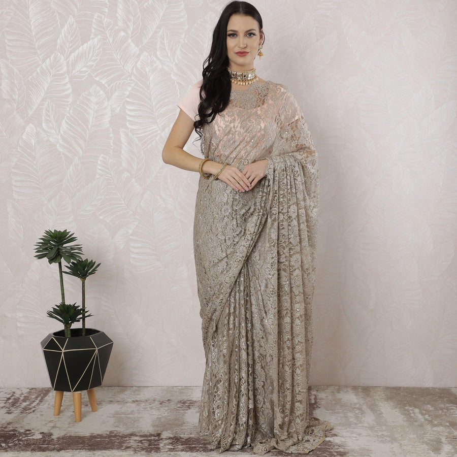 ساري دانتيل شانتيلي فرنسي نقي فاخر باللون البيج المصفر مع عمل حجري بتصميم الأزهار-D16335