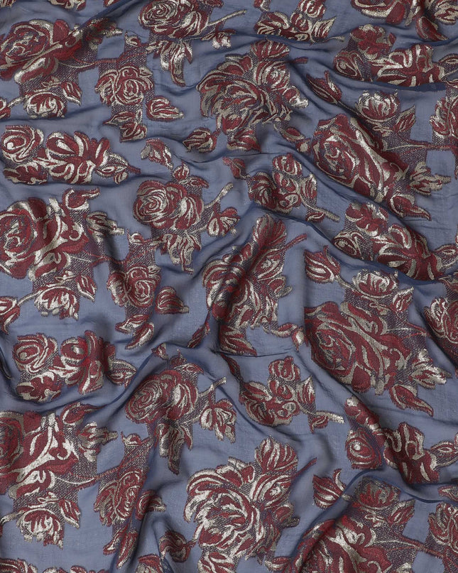 قماش شيفون حريري فرنسي (فرنساوي) فاخر باللون الأزرق الداكن مع فيسكوز كستنائي ولوريكس معدني ذهبي بتصميم زهور - D16546