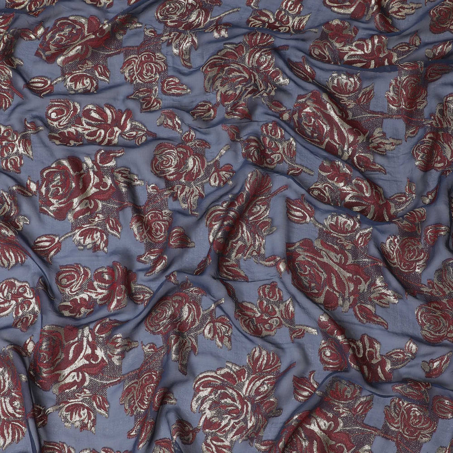 قماش شيفون حريري فرنسي (فرنساوي) فاخر باللون الأزرق الداكن مع فيسكوز كستنائي ولوريكس معدني ذهبي بتصميم زهور - D16546