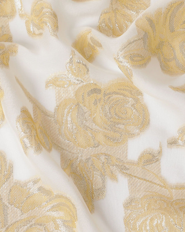 قماش شيفون حريري فرنسي (فرنساوي) فاخر باللون الأبيض الفاتح مع فيسكوز بيج ولوريكس معدني ذهبي بتصميم زهور -D16548