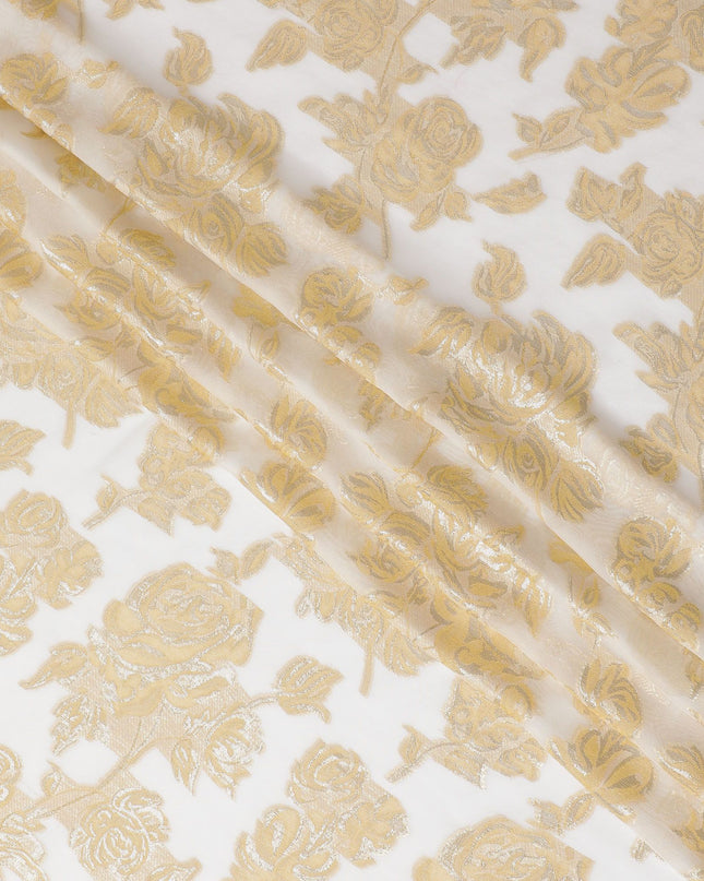 قماش شيفون حريري فرنسي (فرنساوي) فاخر باللون الأبيض الفاتح مع فيسكوز بيج ولوريكس معدني ذهبي بتصميم زهور -D16548
