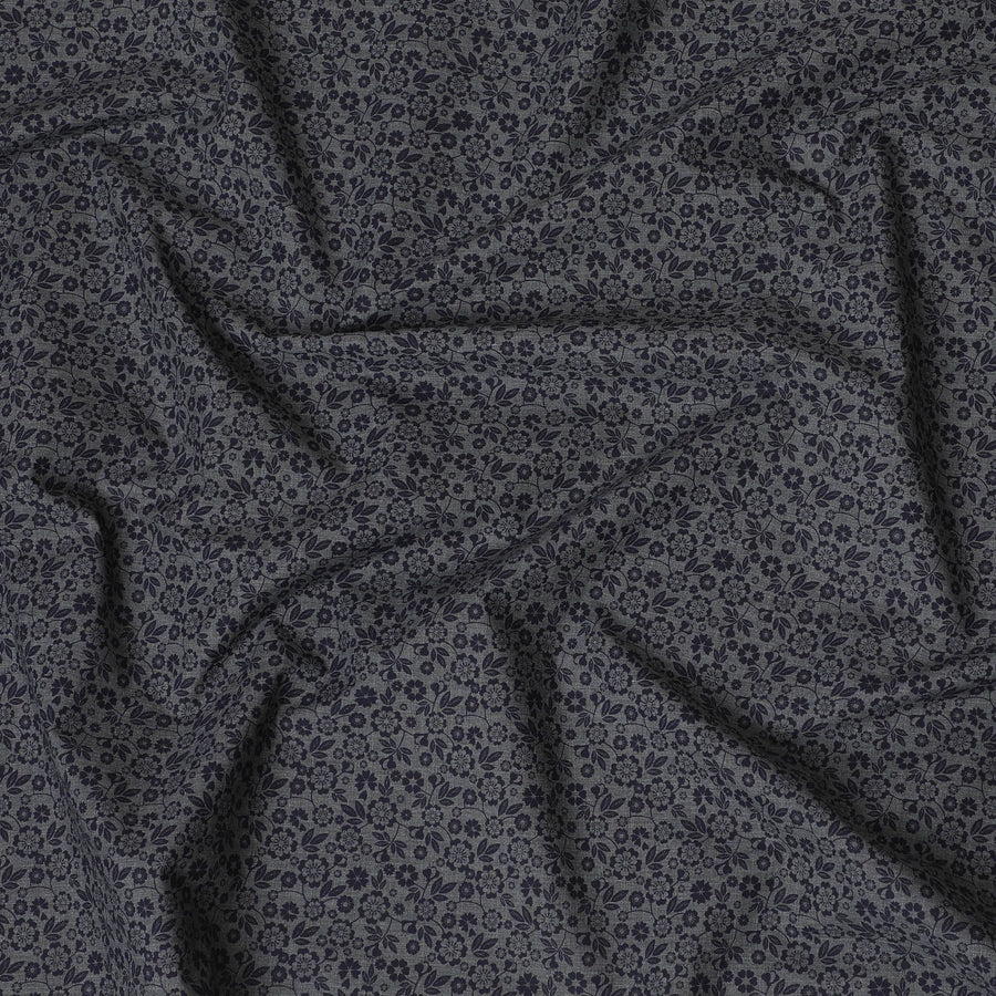 قماش القميص القطني المخلوط باللون الرمادي الفحمي مع طباعة باللون الأزرق الداكن بتصميم الأزهار-D16618