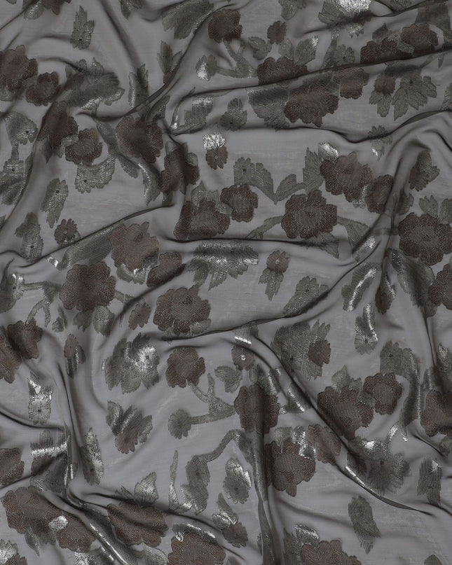 رمادي حجري داكن قماش شيفون حريري فرنسي (فرنساوي) فاخر مع فيسكوز بني ولوريكس معدني أسود بتصميم زهور-D16960