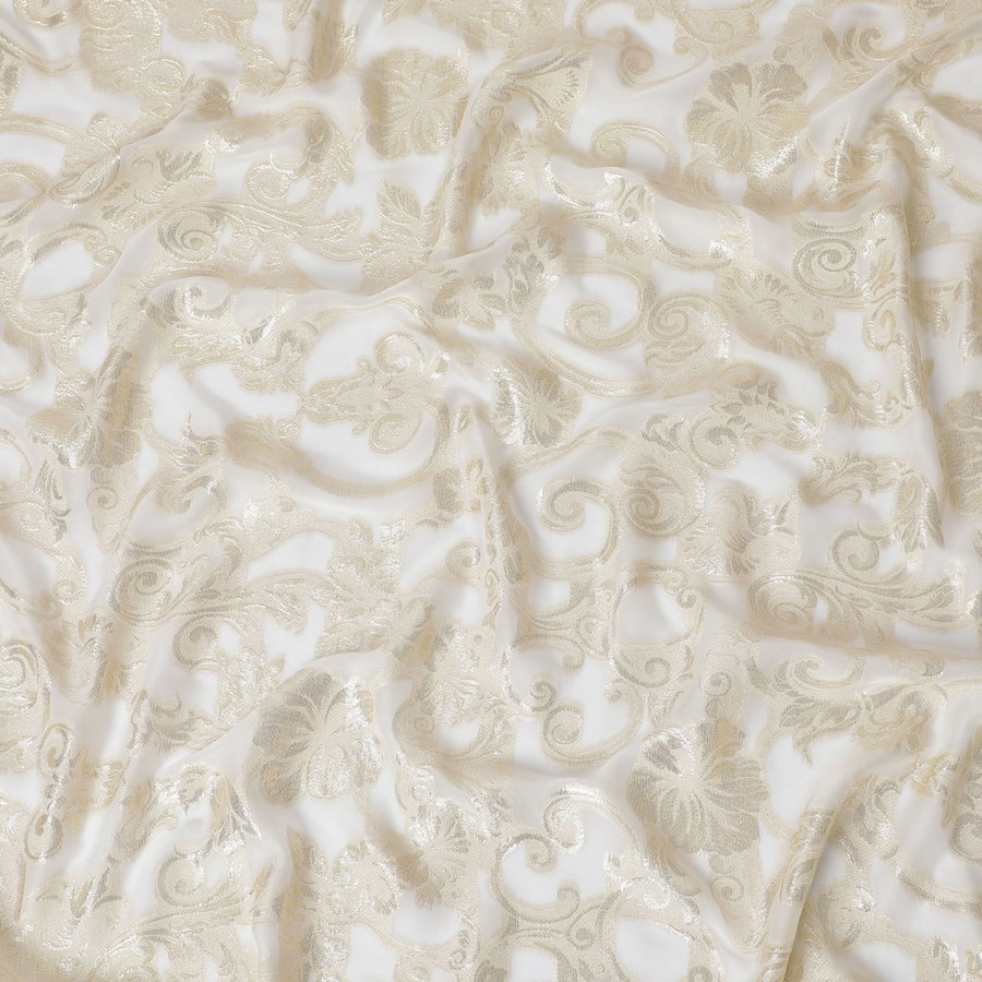 قماش شيفون حريري فرنسي (فرنساوي) فاخر باللون الأبيض الفاتح مع فيسكوز بيج ولوريكس معدني ذهبي بتصميم زهور -D16965