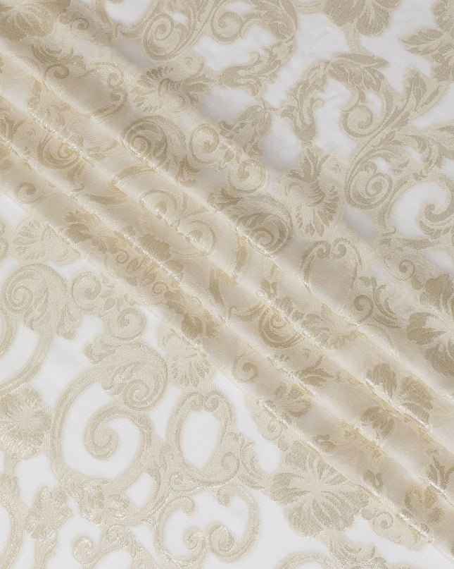 قماش شيفون حريري فرنسي (فرنساوي) فاخر باللون الأبيض الفاتح مع فيسكوز بيج ولوريكس معدني ذهبي بتصميم زهور -D16965