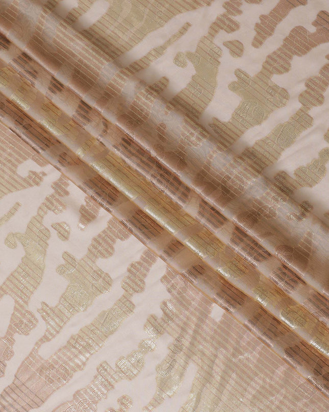 قماش شيفون حريري فرنسي (فرنساوي) فاخر باللون الخوخي الفاتح مع لوركس معدني نحاسي بتصميم تجريدي-D16968