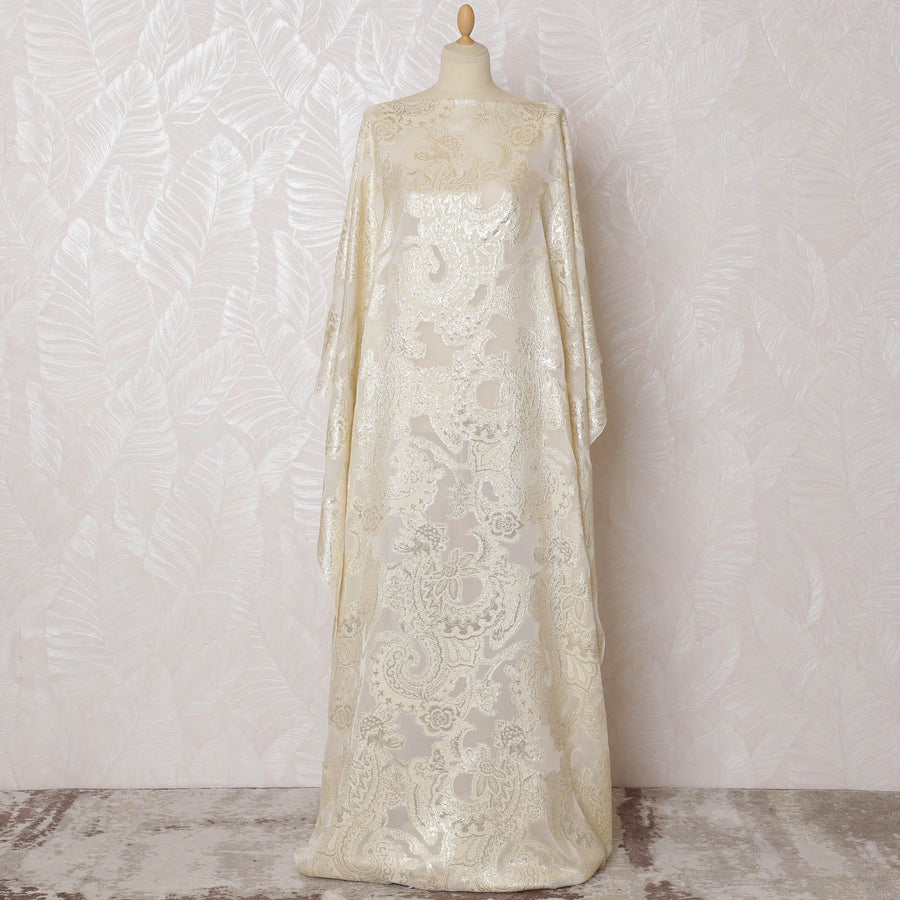 عاجي فاخر من الشيفون الحريري الفرنسي (الفرنساوي) الفاخر مع اللوريكس المعدني الذهبي بتصميم الأزهار -D17430