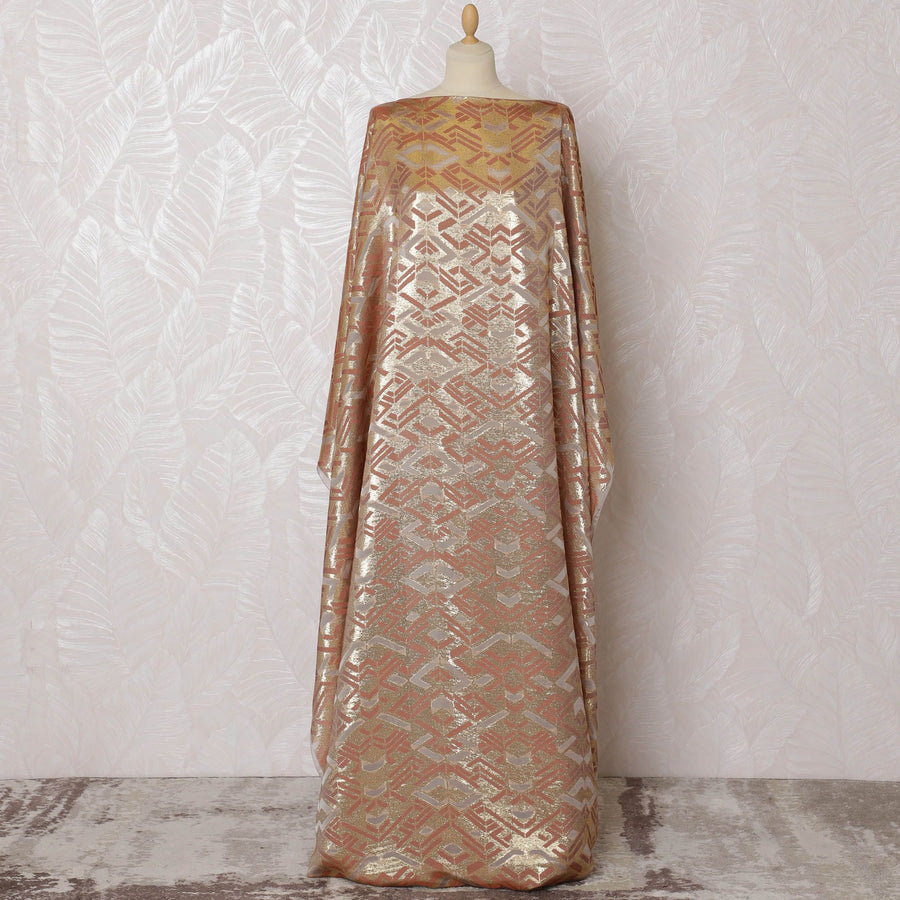 وردي فاتح ديراك شيفون حرير فرنسي خالص (فرنساوي) مع فيسكوز بني مع لوريكس معدني ذهبي بتصميم تجريدي-D17433