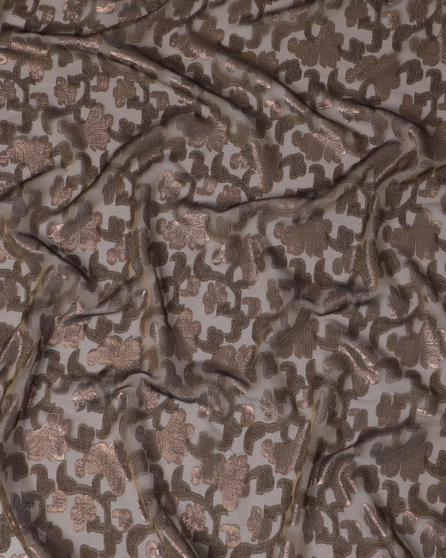 قماش من الشيفون الحريري الفرنسي (الفرنساوي) الفاخر باللون البني الداكن مع نفس اللون من الفيسكوز والوركس المعدني بتصميم الأزهار -D17439