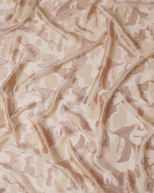 قماش شيفون حريري فرنسي (فرنساوي) فاخر بلون الخوخ مع فيسكوز بيج ولوريكس معدني نحاسي بتصميم زهور-D17440