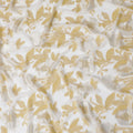 قماش الشيفون الحريري الفرنسي (الفرنساوي) الفاخر باللون الأبيض الفاتح مع الفيسكوز الذهبي الخردلي والوركس المعدني بتصميم الأزهار -D17442