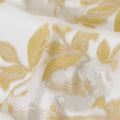 قماش الشيفون الحريري الفرنسي (الفرنساوي) الفاخر باللون الأبيض الفاتح مع الفيسكوز الذهبي الخردلي والوركس المعدني بتصميم الأزهار -D17442
