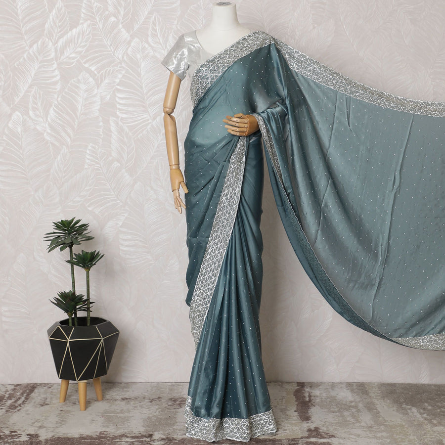 الأناقة اللازوردية: ساري من الساتان الصناعي الفاخر مع تفاصيل فضية -D17511