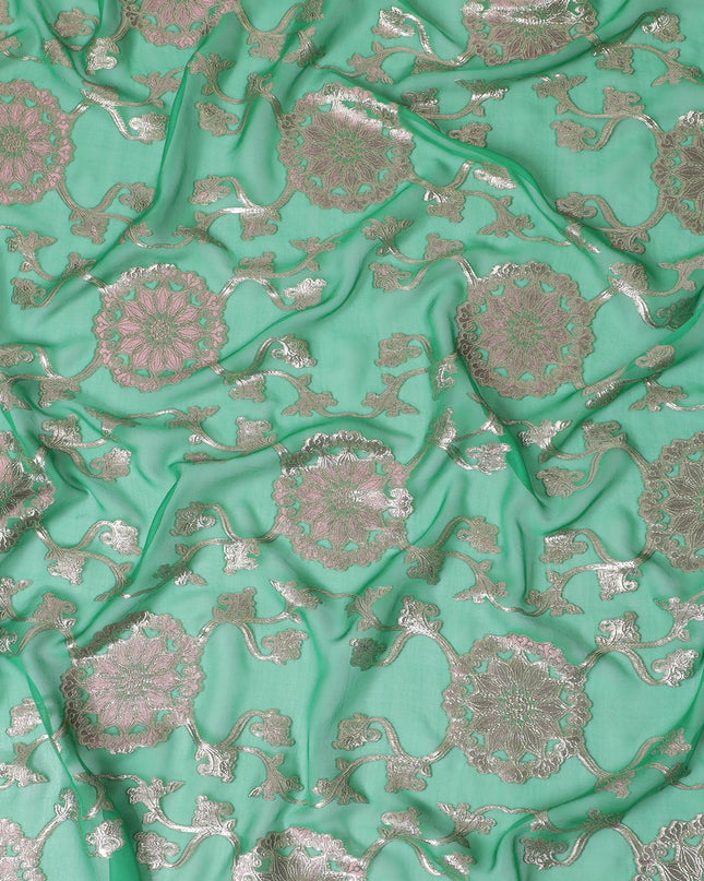قماش شيفون حرير خالص فاخر بيزلي أخضر زمردي مع لمسات فضية، بعرض 110 سم - نسيج كوري جنوبي رائع-D17672