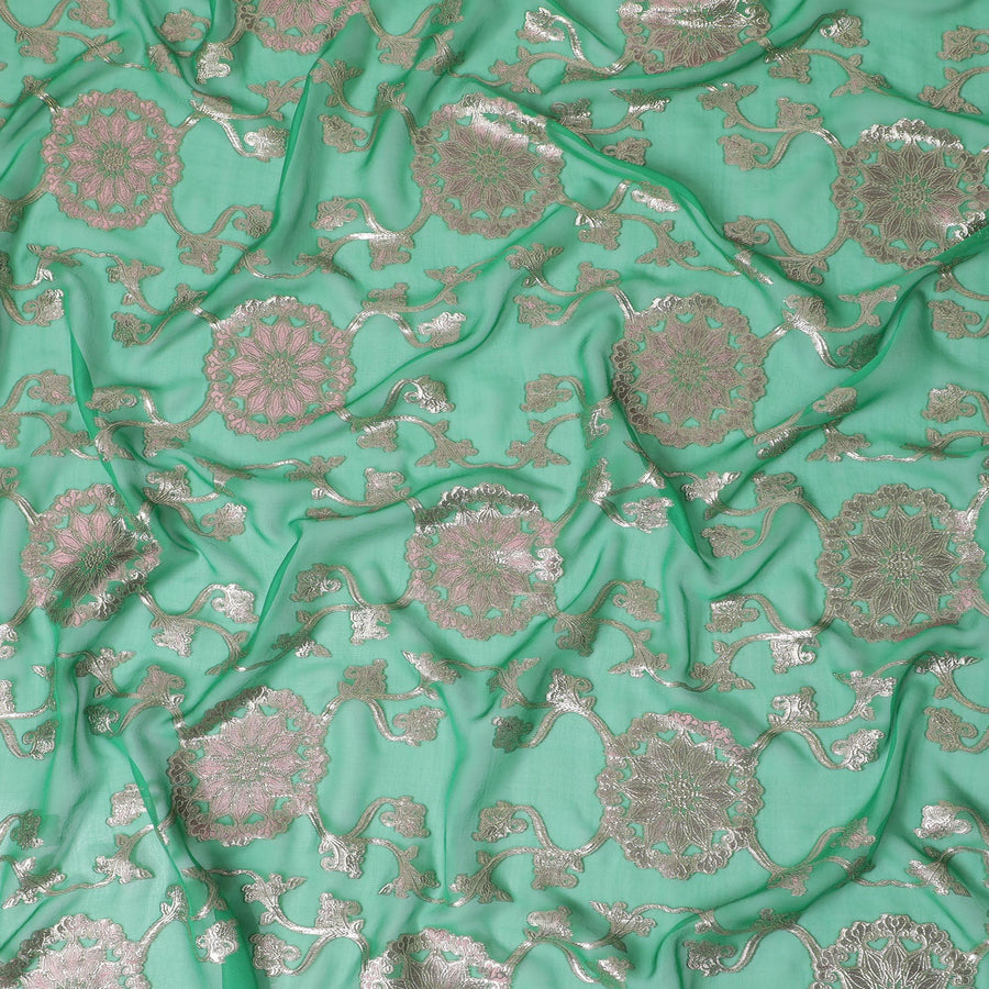 قماش شيفون حرير خالص فاخر بيزلي أخضر زمردي مع لمسات فضية، بعرض 110 سم - نسيج كوري جنوبي رائع-D17672
