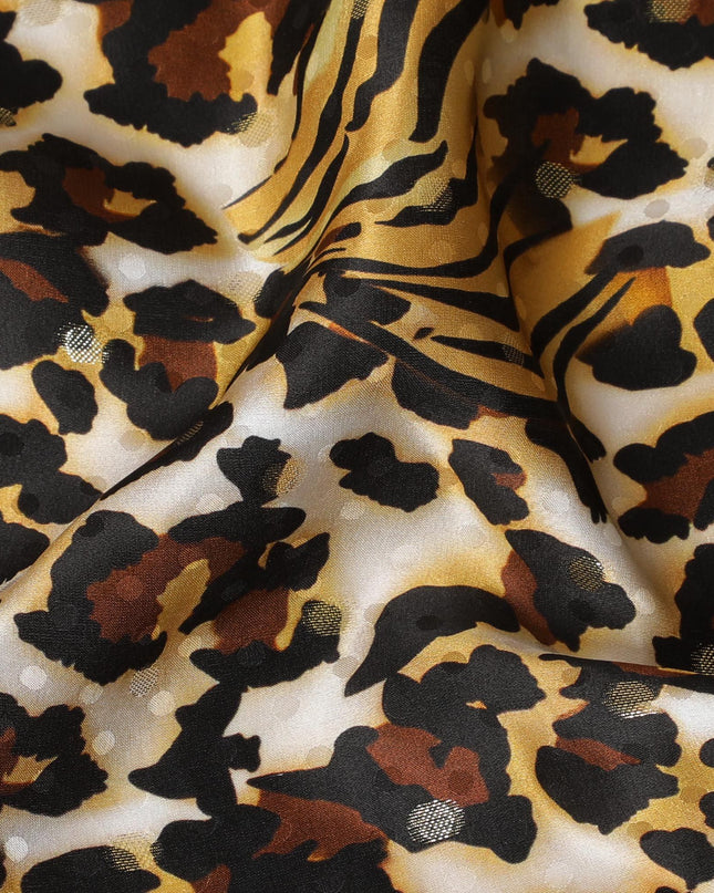 قماش ساتان حريري نقي فاخر باللون الأبيض الفاتح مع طباعة متعددة الألوان مع لوريكس معدني ذهبي بتصميم جلد الحيوان-D17069