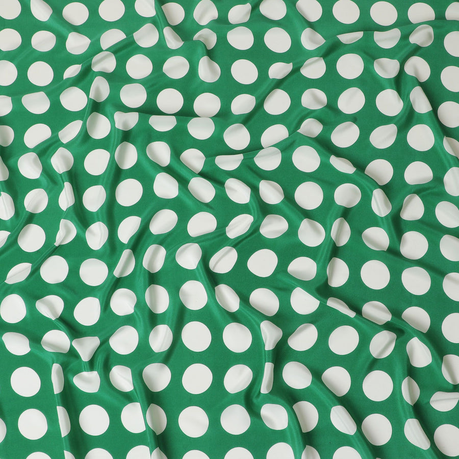 قماش كريب حريري نقي فاخر باللون الأخضر مع طباعة بيضاء بتصميم منقط -D17208