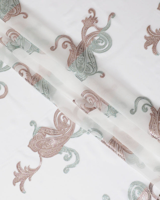 شيفون حرير ابيض كلاسيكي مع بيزلي مطرز 140سم - نسيج كوري جنوبي أنيق-D17793