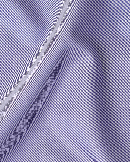 قماش القمصان الإيطالي الفاخر بنسبة 100% من القطن الإيطالي باللون الأزرق اللافندر مع طباعة بيضاء في نسيج قطني طويل-D16479