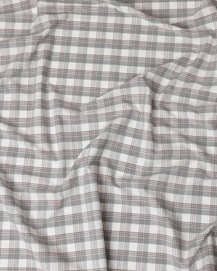 قميص من القطن الفاخر بنسبة 100% باللون الأبيض الفاتح مع طباعة رمادية وبنية بتصميم مربعات-D16851