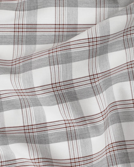 قميص من القطن الفاخر بنسبة 100% باللون الأبيض الفاتح مع طباعة رمادية وبنية بتصميم مربعات-D16851