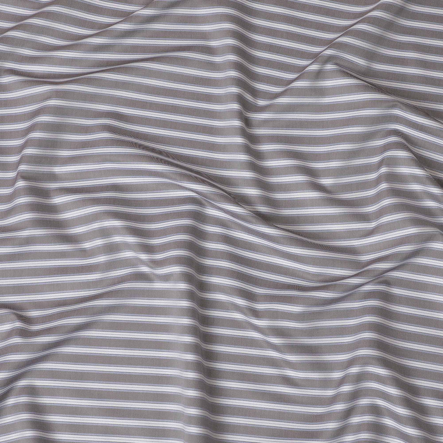 قماش القمصان القطني الإيطالي الخالص بنسبة 100% باللون الرمادي الفحمي مع طباعة باللونين الأزرق والأبيض بتصميم مخطط-D16642