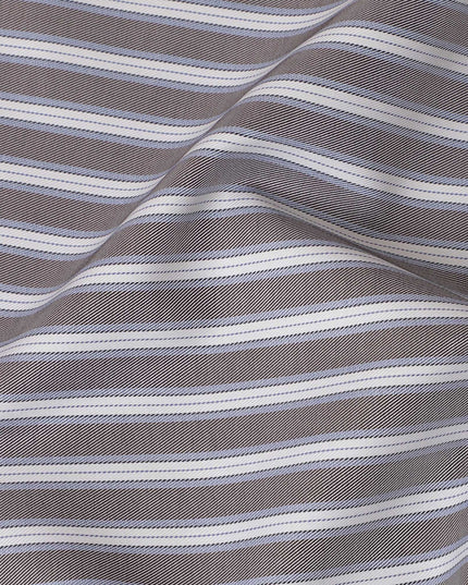 قماش القمصان القطني الإيطالي الخالص بنسبة 100% باللون الرمادي الفحمي مع طباعة باللونين الأزرق والأبيض بتصميم مخطط-D16642